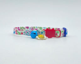 White Ditsy Floral Cat collar with bee charm